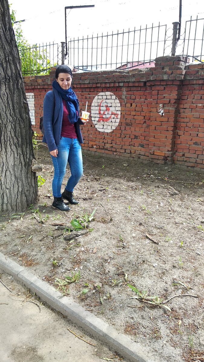 А это забор Новосибирского Оловозавода. Сентябрь 2019.