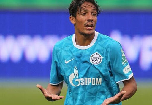 Он все еще играет, в свои 38 лет. Источник: http://sport.bigmir.net