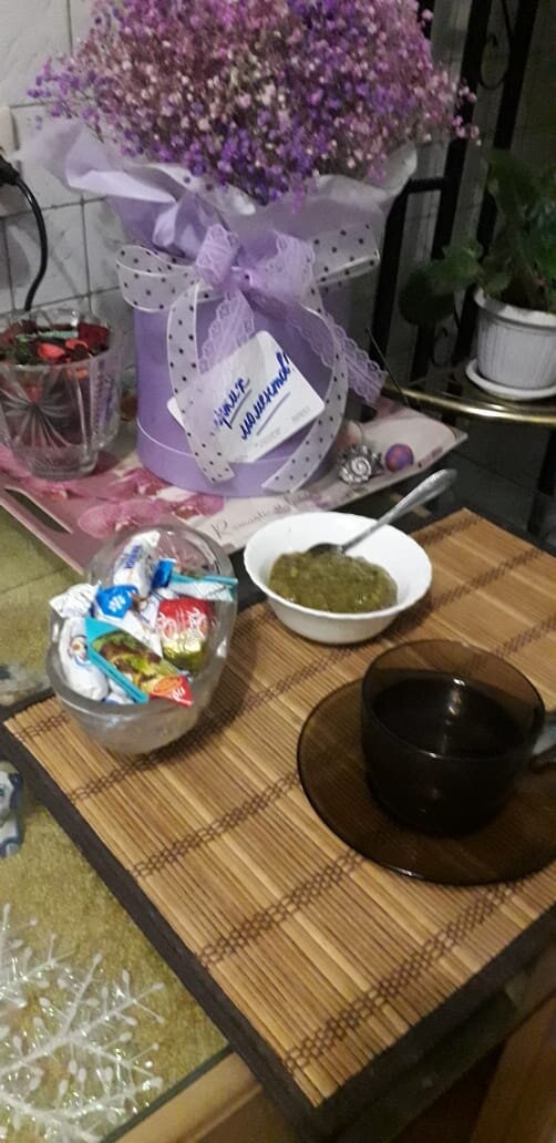 Чаепитие у мамы с вареньем из фейхоа