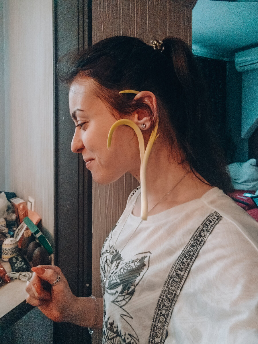 Это лук, а должна была быть лапша. Или что там обычно висит, когда тебе вечно жалуются?