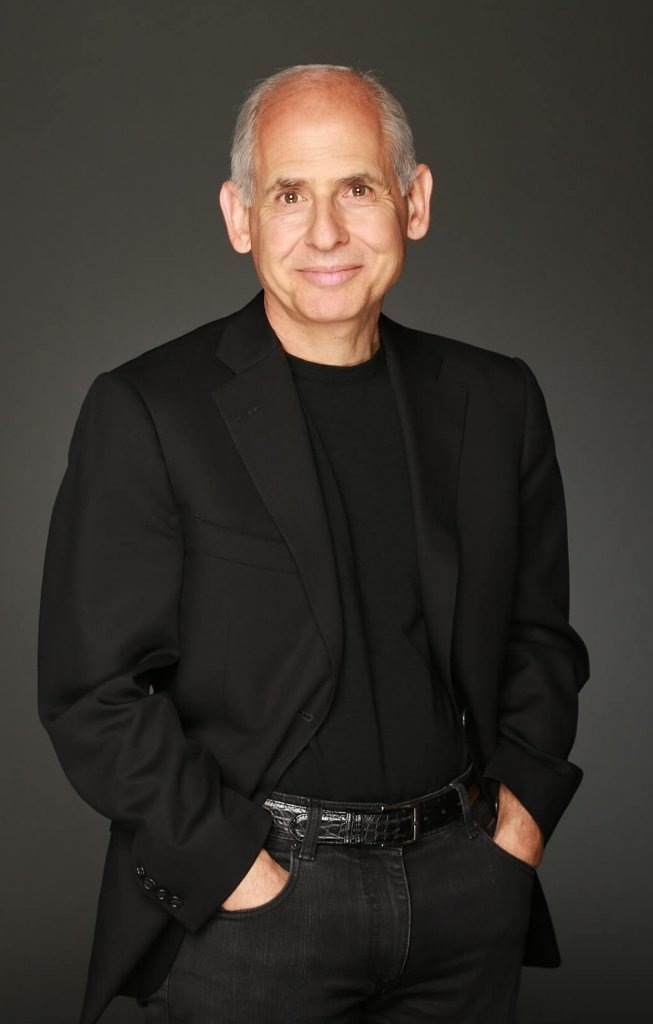 Дэниел Грегори Амен – это американский врач-психиатр, автор множества бестселлеров по мнению New York Times. Дэниел получил всемирную известность после открытия собственной клинике по лечению психических расстройств – Amen Clinics. Он уже около 40 лет изучает работу мозга и его книги это ценнейшие советы основанные на дорогих и трудоемких исследований.