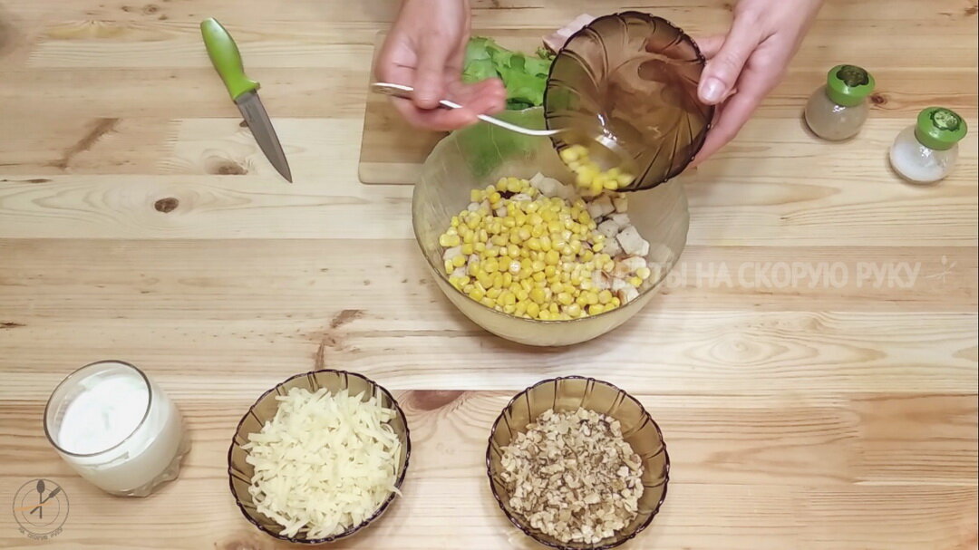 Простые салаты с кукурузой и яйцом