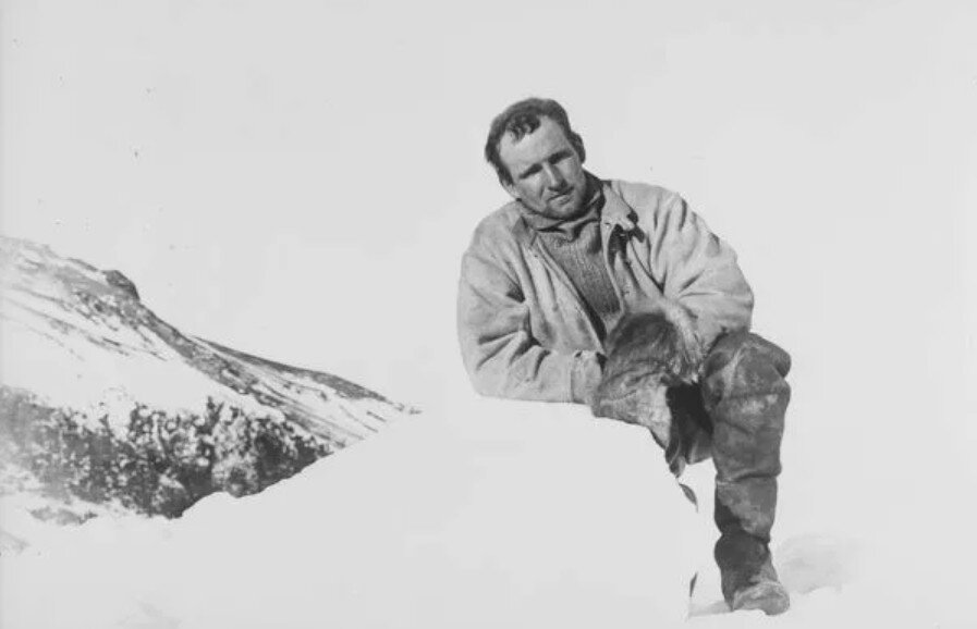 Реймонд Пристли, Фото с сайта spriprints.com