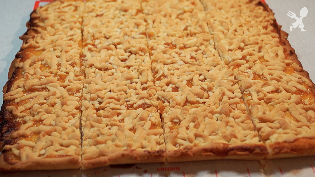 Рецепт: Венское печенье или Натертыш | Песочное печенье с яблочным джемом и корицей