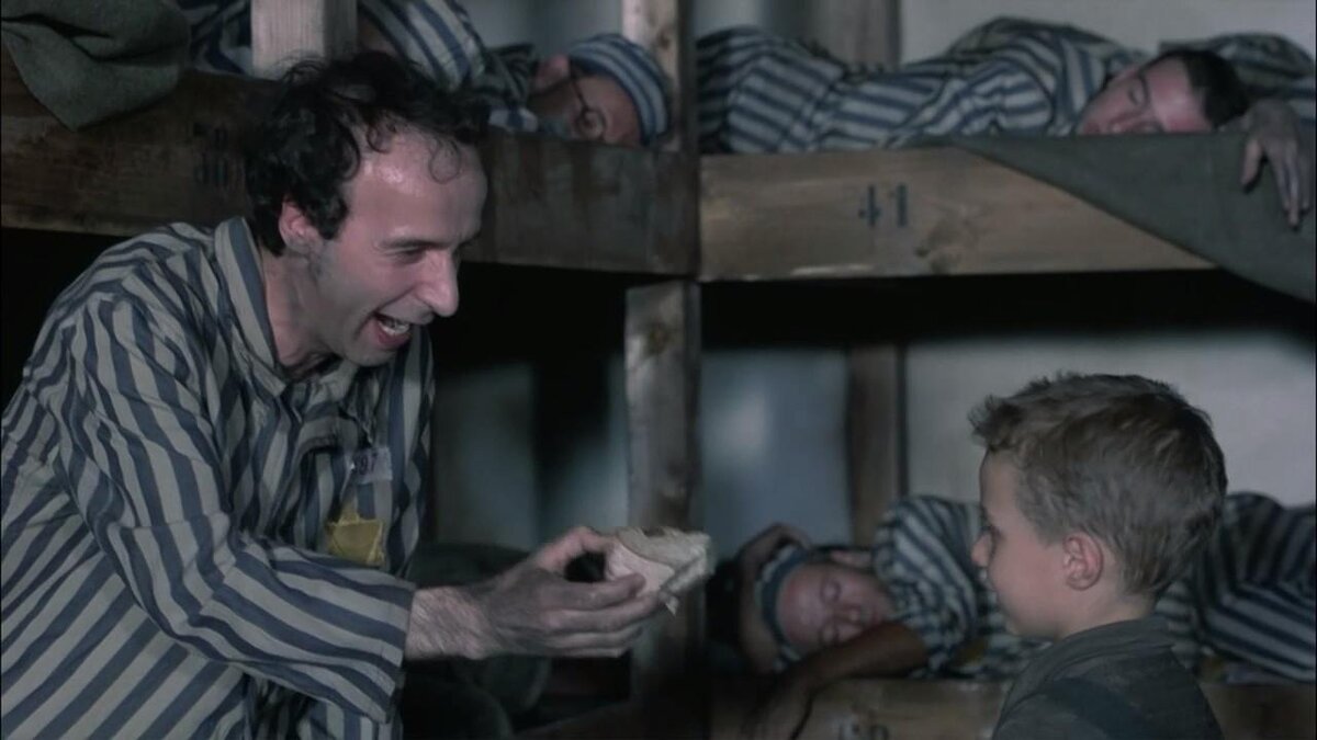 кадр из кинофильма "Жизнь прекрасна"