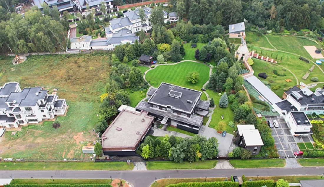 Особняк состоит из центральной части и пристройки  ФОТО: dom-expert.by