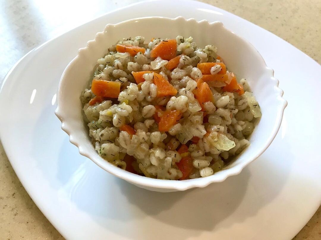 Приготовление перловой каши на воде. Каша из перловки. Перловая каша с клубникой. Перловка с пупками. Перловка с айраном.