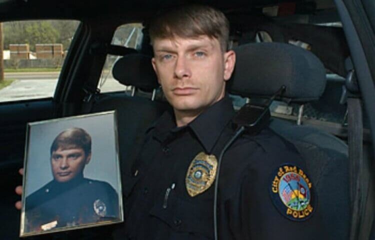 Офицер Гэри Докери 