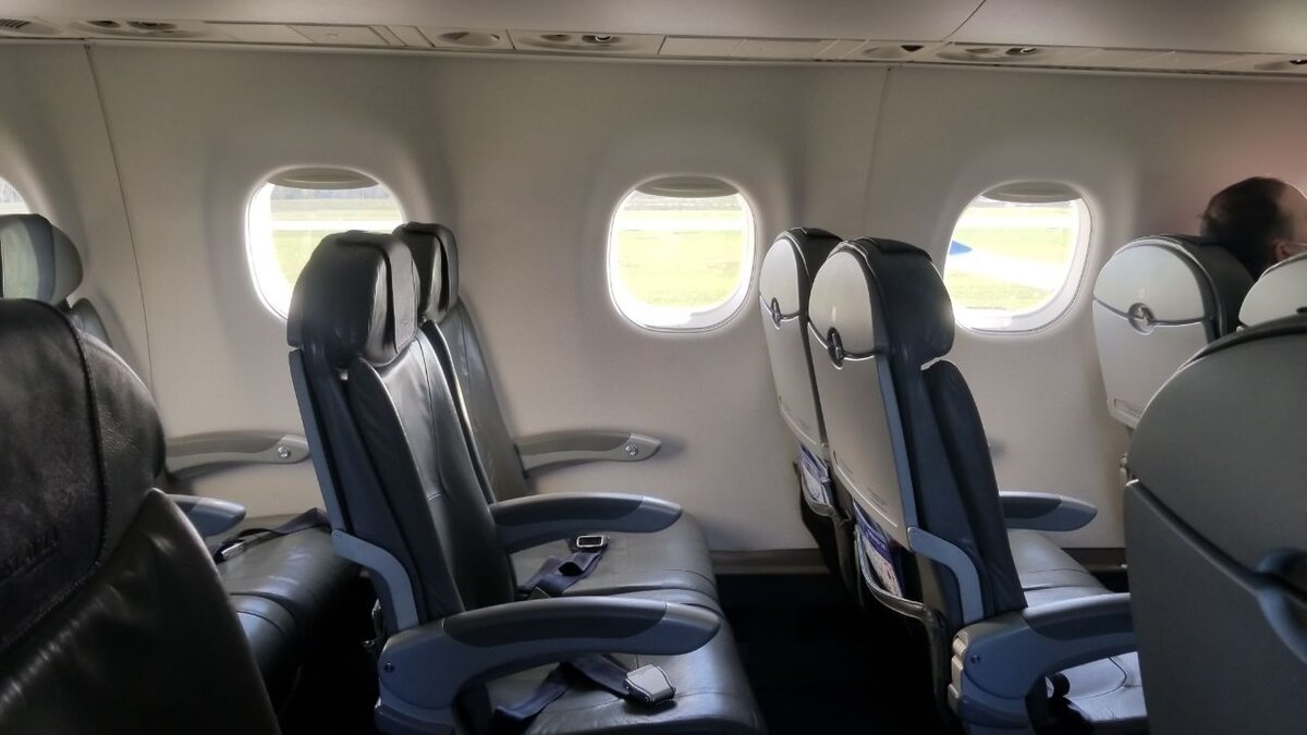 Пустой самолёт из России.