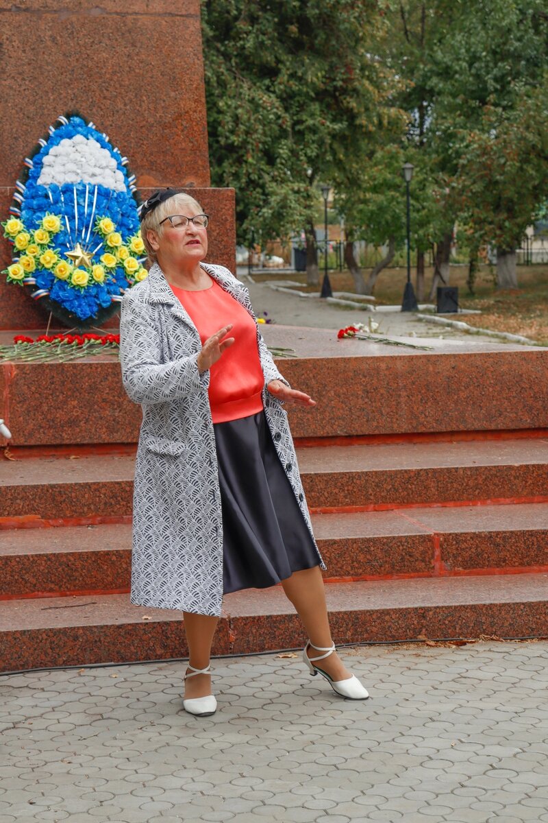 Маргарита Александровна самый взрослый член нашего коллектива. Самая активная участница всех поселковых и городских мероприятий. Танцует, читает  стихи, занимается в театральной студии. 