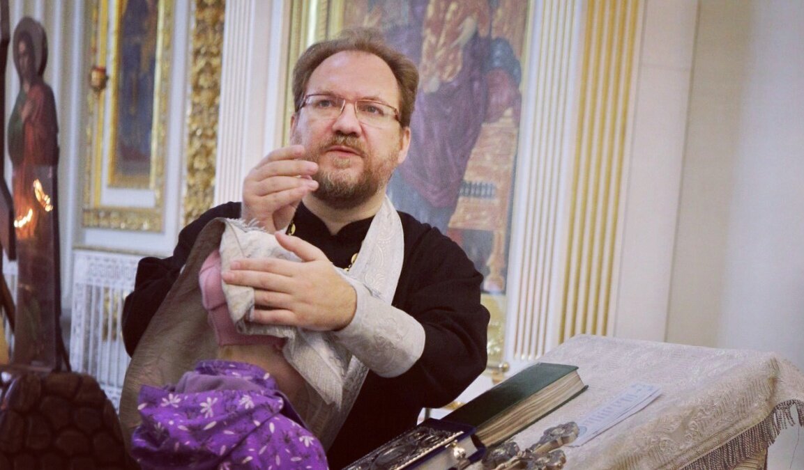 Константин Пархоменко — протоиерей, возглавляет приходскую воскресную школу для взрослых и детей и сектор по работе с семьей Санкт-Петербургской епархии.