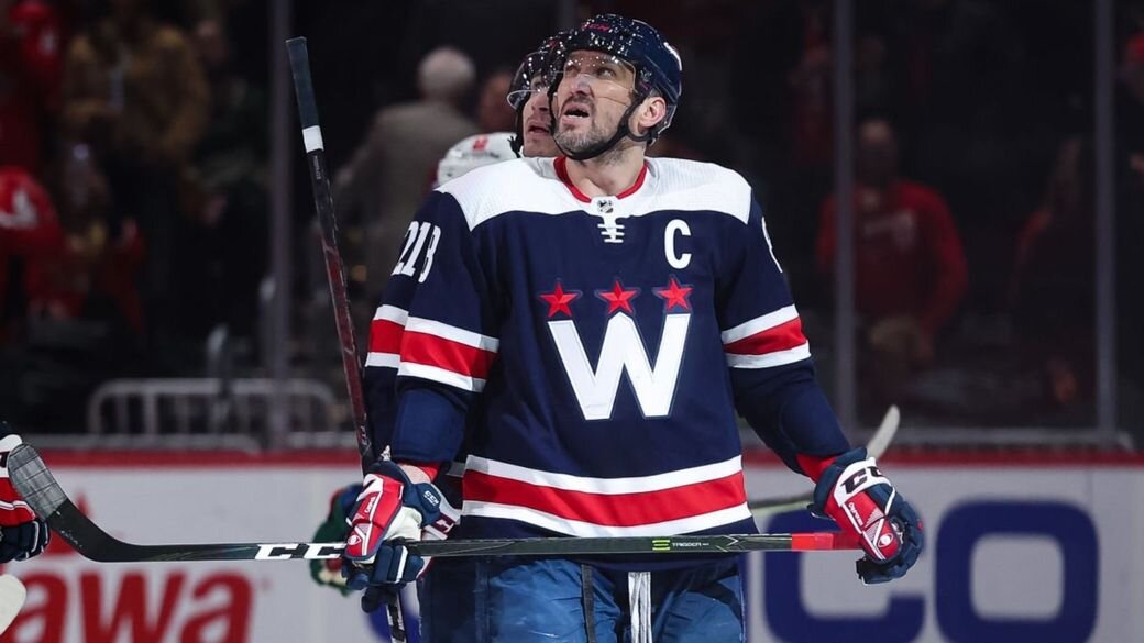 В гонке бомбардиров текущего сезона Алекс вышел на 13-е место а в споре снайперов идёт Четвёртым.   В текущей Регулярке,36-ти летний Россиянин провёл 70 встреч,набрал в них 83 очка,забросив 45 шайб и отдал 38 результативных передачи.Показатель полезности +5.
 Овечкин часто оказывается на льду, когда "Вашингтону" надо защитить преимущество в концовке матча.Поэтому в его активе  48 голов в пустые ворота.По этому показателю он занимает 2-е место за всю историю НХЛ.Впереди только Великий Уэйн Гретцки 56.