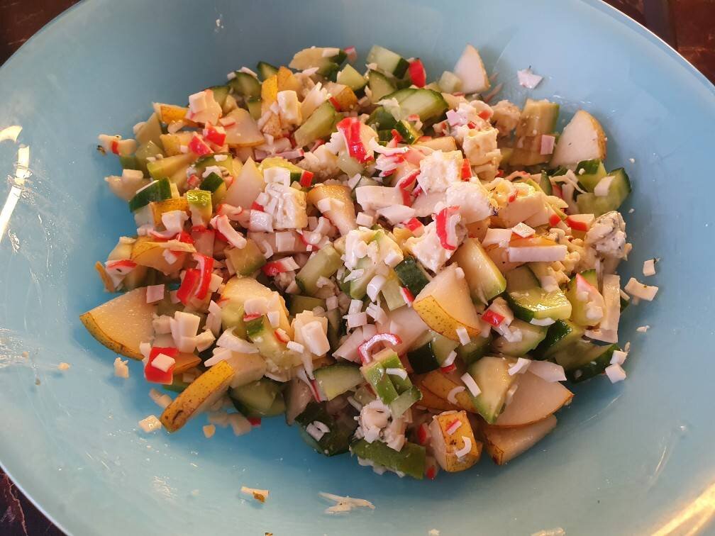 авокадо с крабовыми палочками рецепты. салат с крабом манго авокадо. авокадо с крабовыми палочками рецепты. салат из авокадо и крабовых палочек. крабовый салат с авокадо.