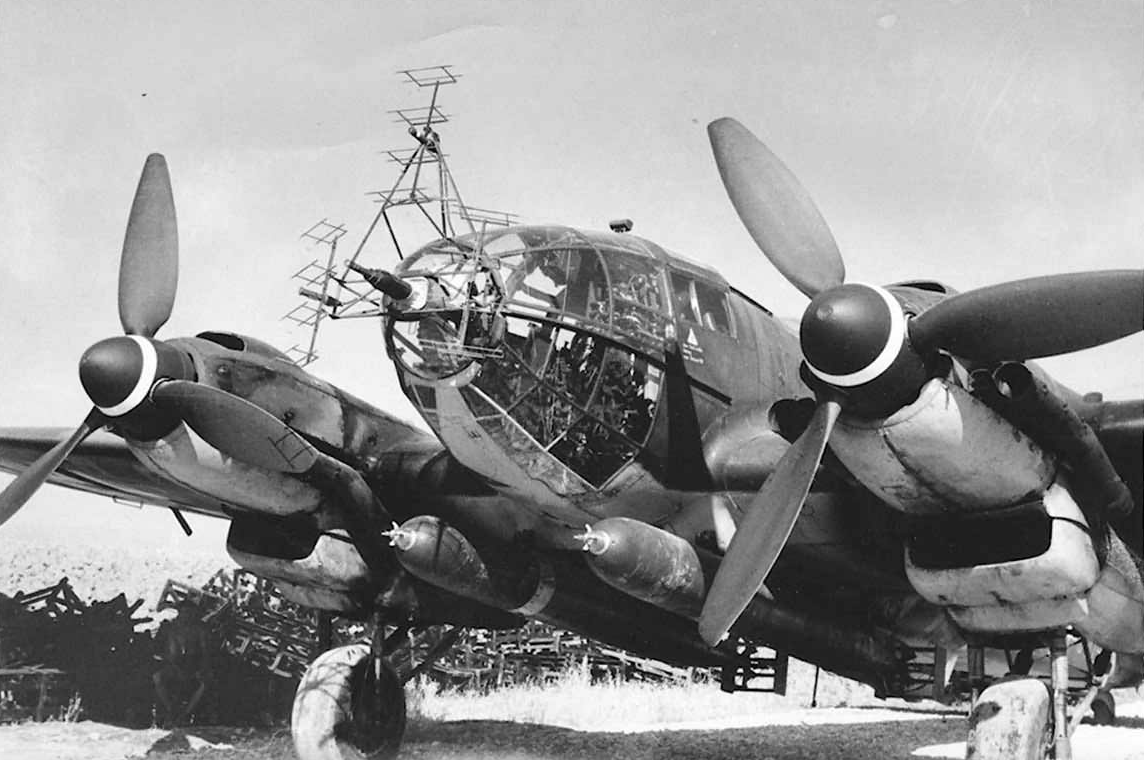 Немецкий средний бомбардировщик люфтваффе Heinkel He 111.