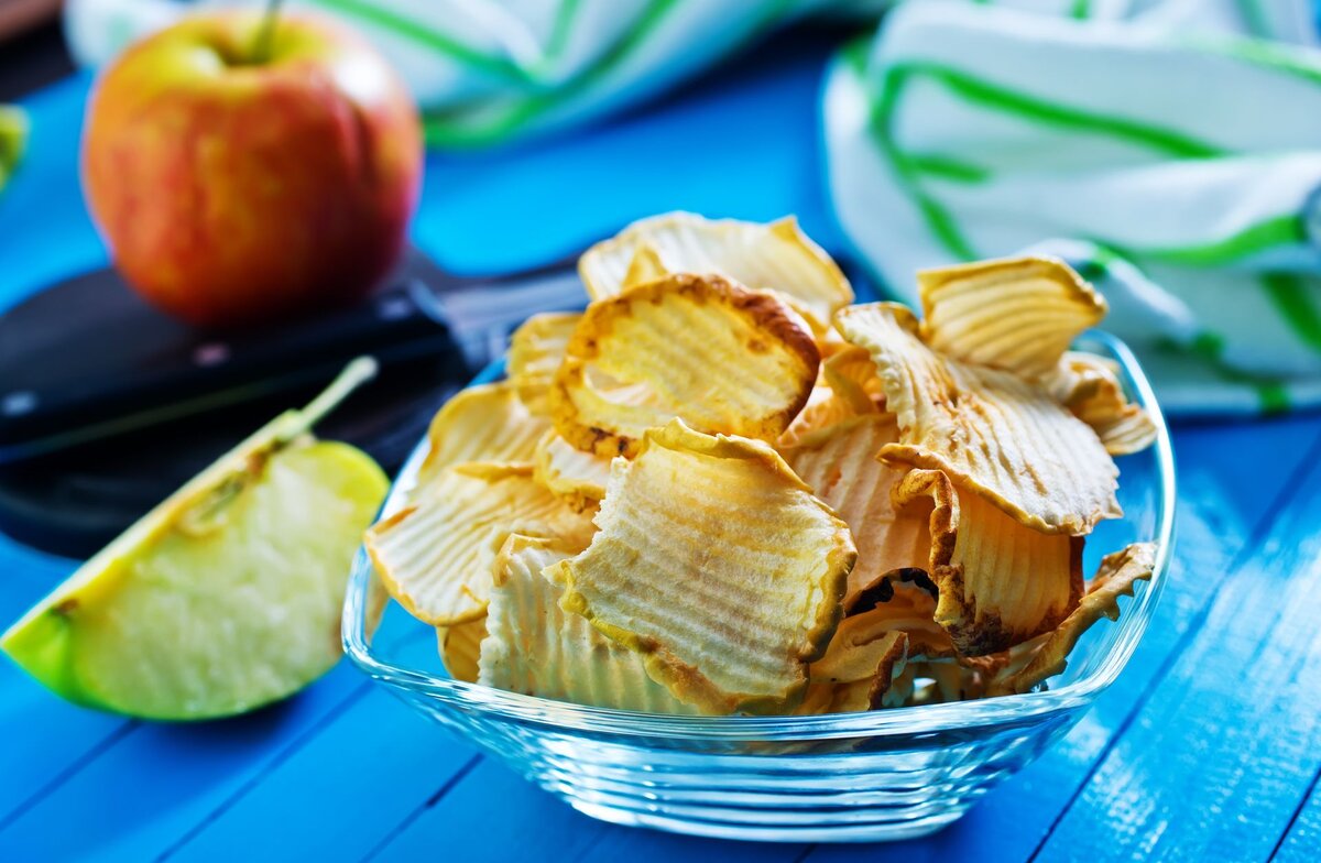 apple chips in bowl and on a table