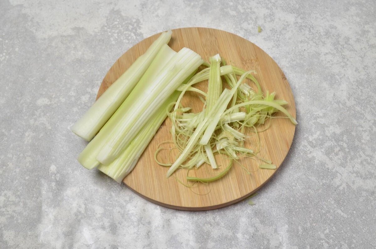 Ингредиенты для «Салат из листьев сельдерея»: