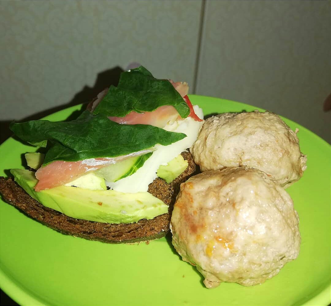 В общем вкусненько, хотя я не любитель авокадо. Но надо) 