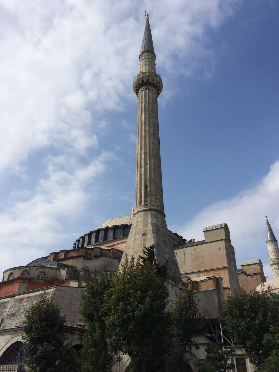 Продолжая историю с прогулкой впервые попавшего в Стамбул туриста😉 В прошлый раз мы начали с вами свое путешествие с дворца Топкапы, который был домом Османских правителей многие века.-2