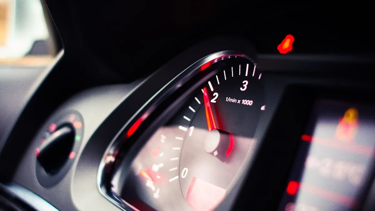 Российские водители получают множество штрафов именно летом. Фото: pxfuel.com 