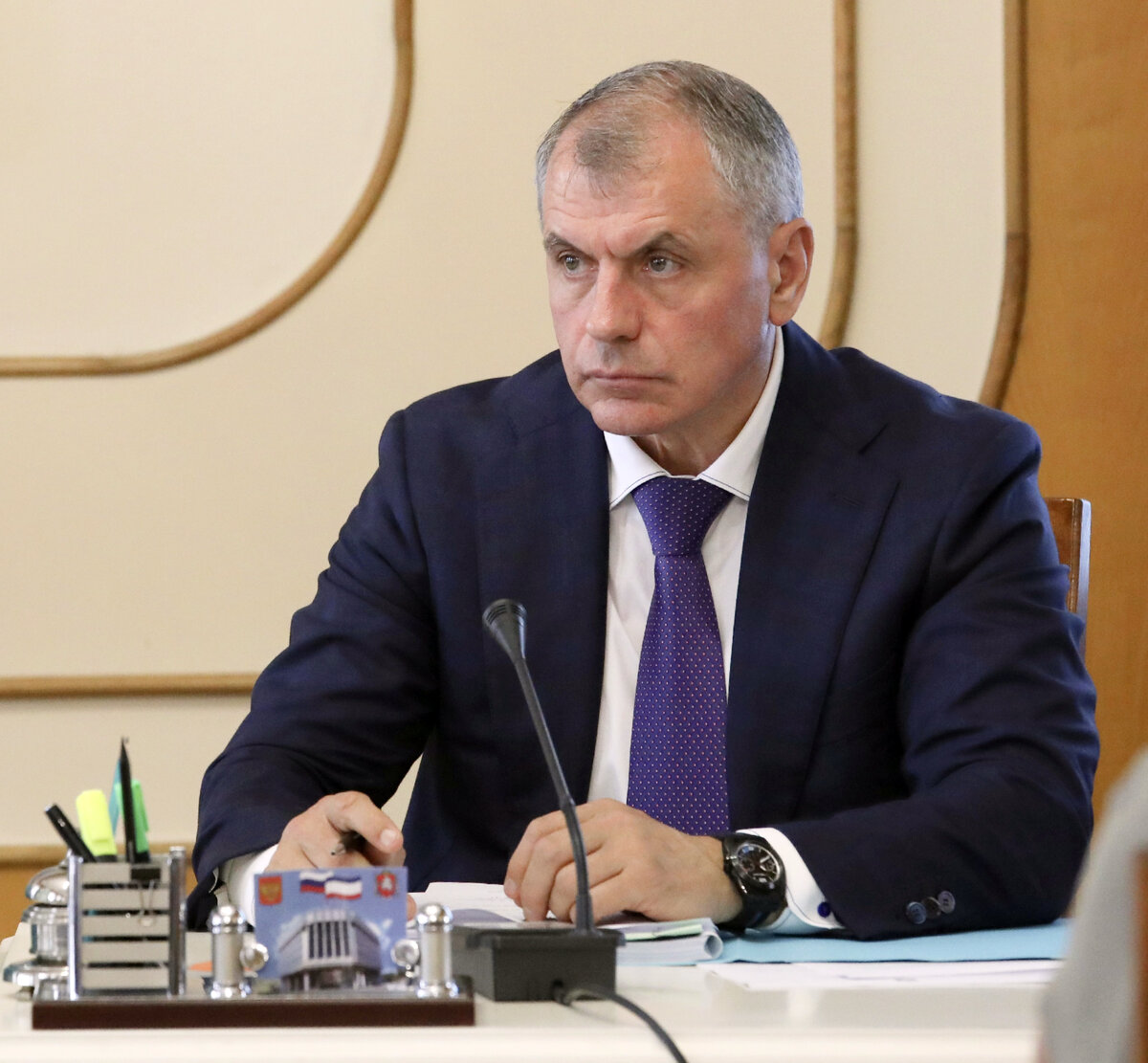 В. Константинов