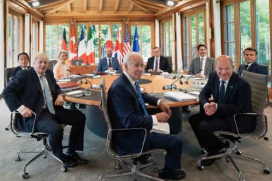    Лидеров G7 высмеяли за желание сфотографироваться круче Путина