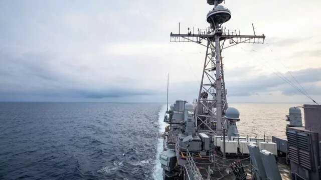 Ракетный крейсер Chancellorsville в Тайваньском проливе. Источник изображения: сайт ria.ru