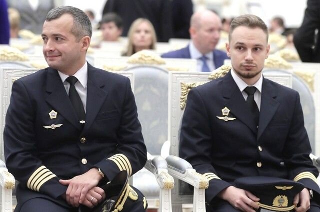 Летчики Дамир Юсупов и Георгий Мурзин. В Кремле на награждении. Фото: пресс-служба Кремля