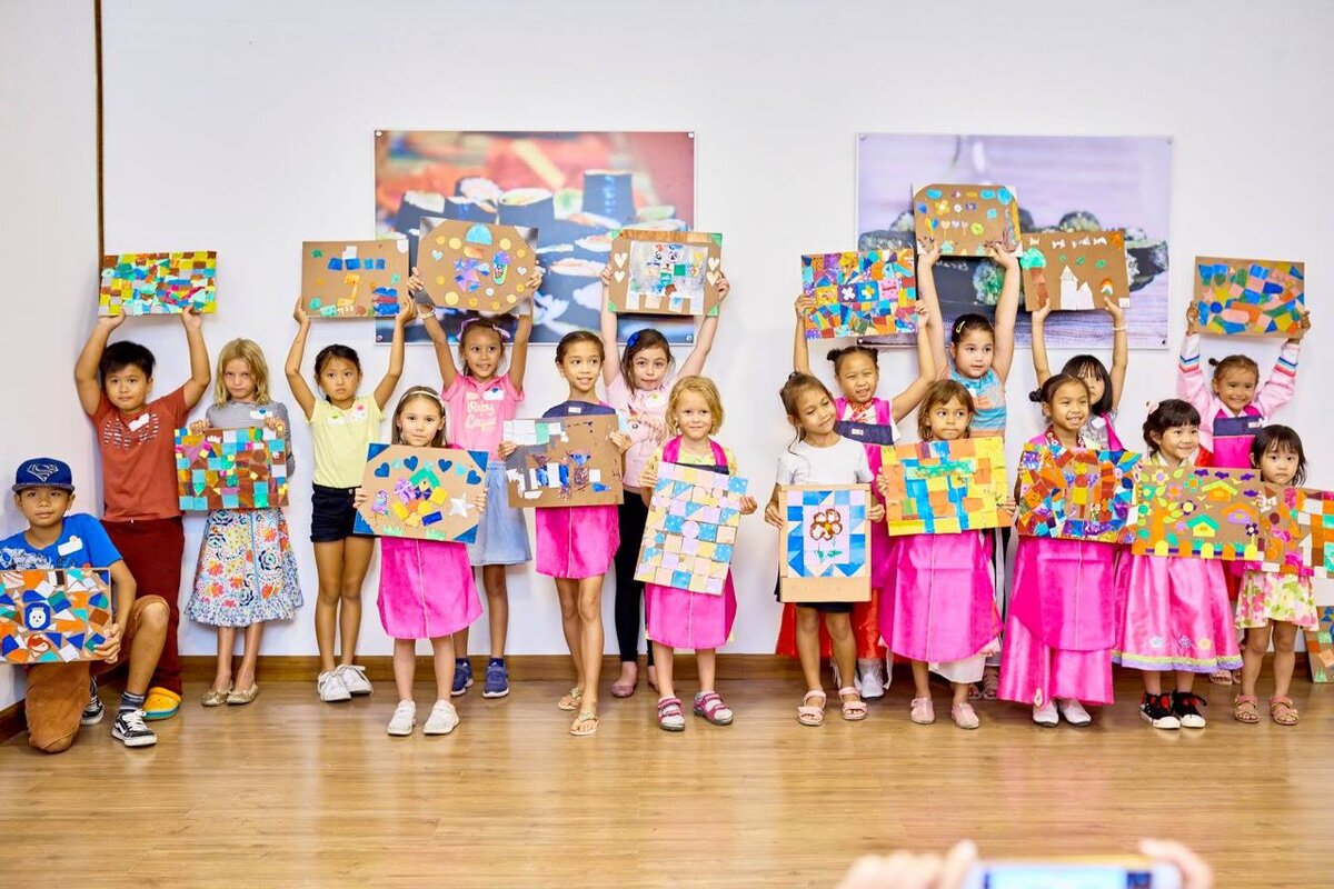 Участники мастер-класса Recycled collage