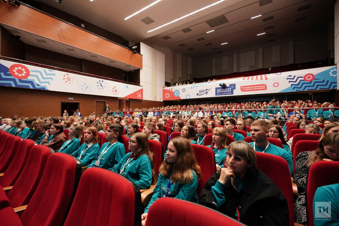 Лидер xxi. Лидер XXI века 2022. Конкурс «Лидер XXI века». Лидер Казань. Лидер туриндустрии Югры.