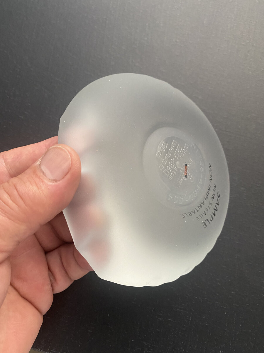 Имплант груди с чипом внутри.