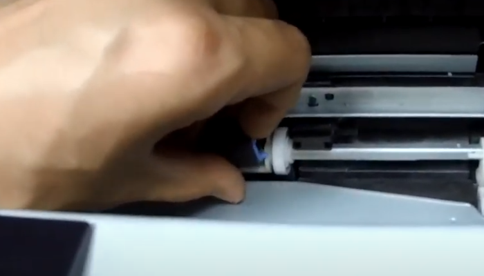 Фото 21. Разъем USB шатается