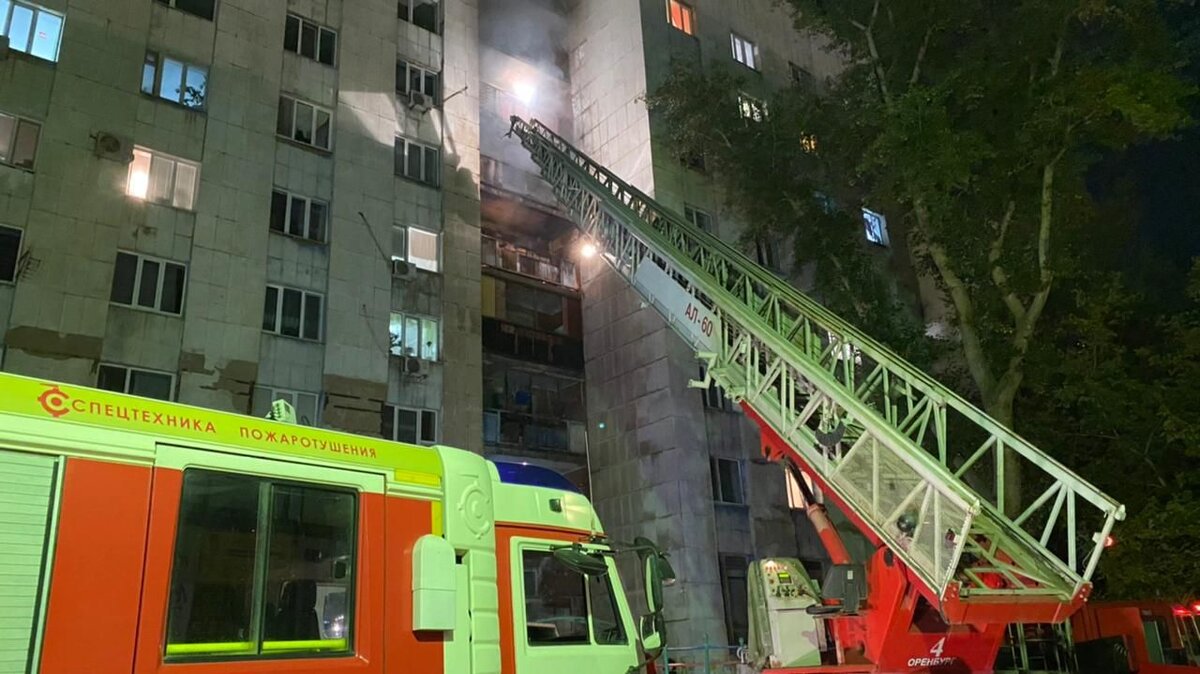    В Оренбурге из-за горящей квартиры на улице Братской эвакуированы 30 жильцов дома Андрей Севостьянов
