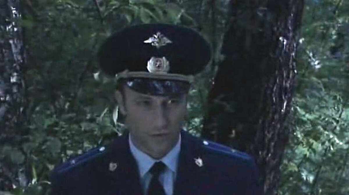 Кадр из кинофильма "Паутина", 2007 г., режиссеры Владимир Краснопольский, Валерий Усков, Михаил Мамедов, сценаристы Светлана Нестерова, Владислав Романов, Вячеслав Жуков, композитор Владимир Комаров (скриншот)