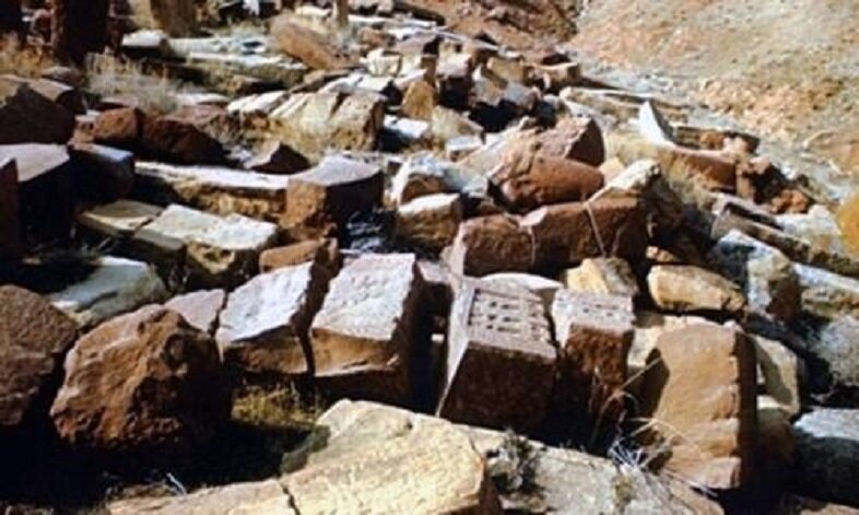 Уничтоженные азербайджанскими вандалами армянские исторические хачкары 