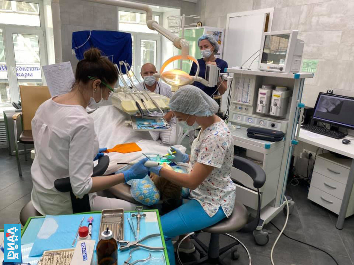 лечение зубов у детей под наркозом в Диал-Дент