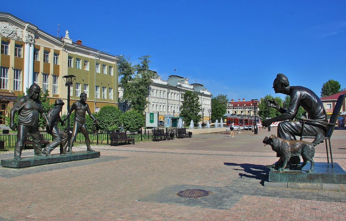 Памятник Л. Гайдаю и героям его фильмов в Иркутске