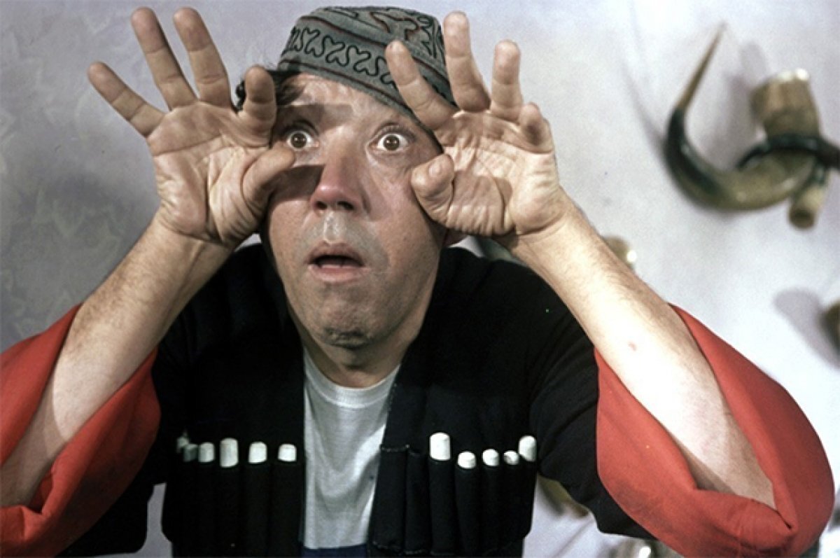    В «Кавказской пленнице» критики осудили в первую очередь песни. Эмиль Брагинский посчитал номер Никулина про трех жен «пошловатым», а Иван Пырьев и вовсе разнес все композиции, прозвучавшие в картине.