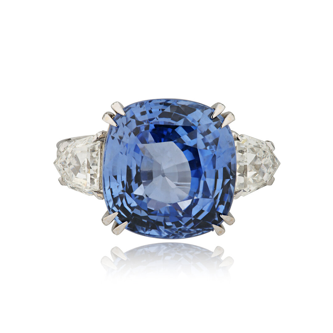 КОЛЬЦО ИЗ БЕЛОГО ЗОЛОТА С БРИЛЛИАНТАМИ И САПФИРОМ 16.33 ct