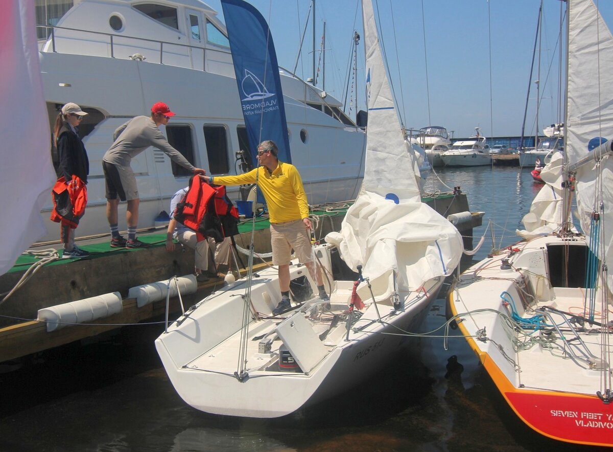 Яхт-клуб «Семь футов» во Владивостоке. 