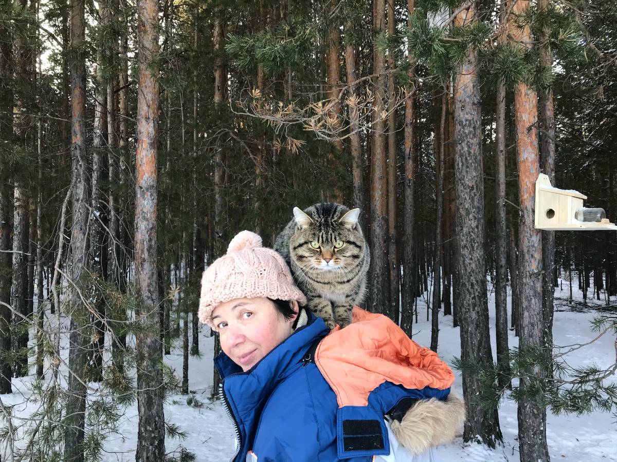 С тех пор так и гуляем по лесу вместе