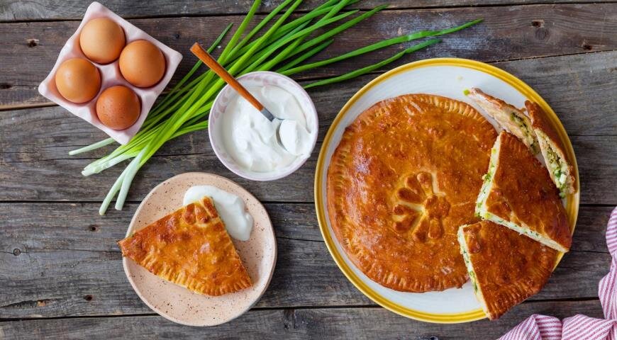 Идеальный пирог с зеленым луком и яйцами