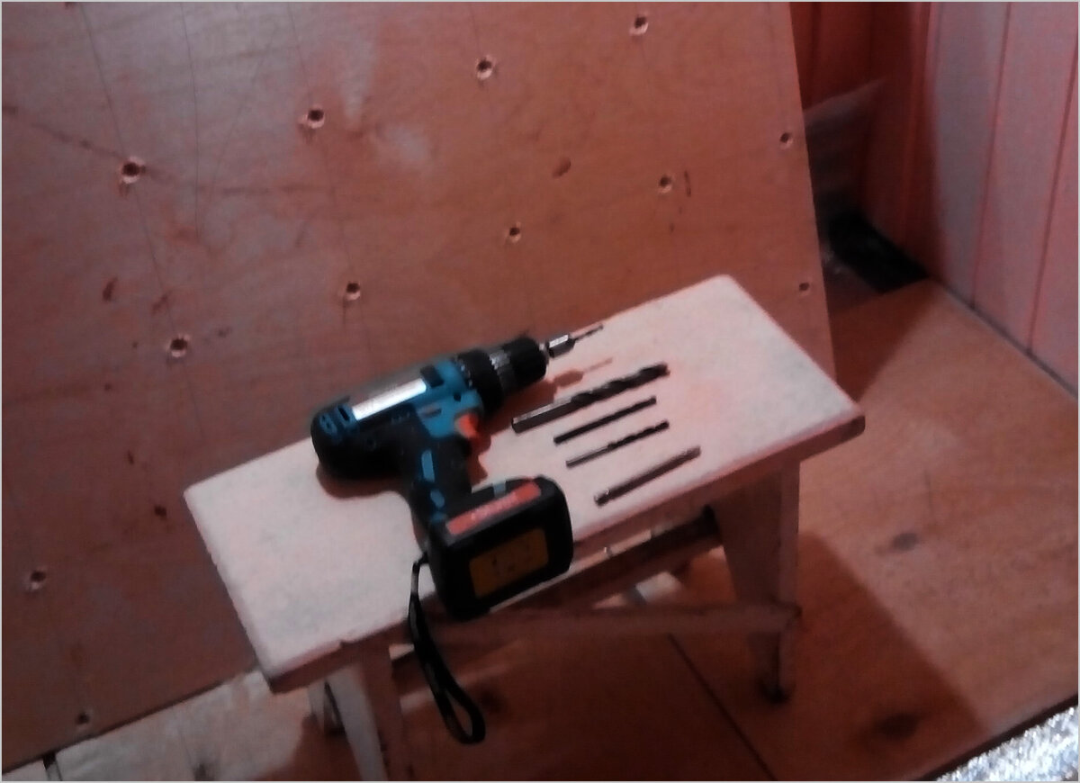 Сверление и зенковка отверстий для крепления фанеры.