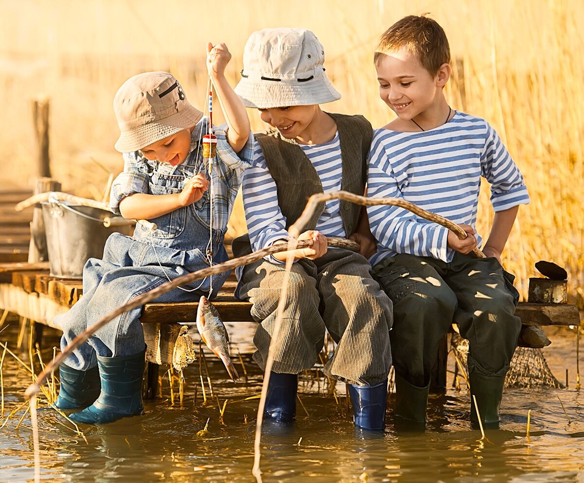 Детство и рыбалка  Я думаю что все рыбаки помнят как начинали рыбачить в детстве как бегали на речку или озеро неподалёку ,и говорили  маме что  скоро вернётесь с большущей рыбой, я сам часто...-2