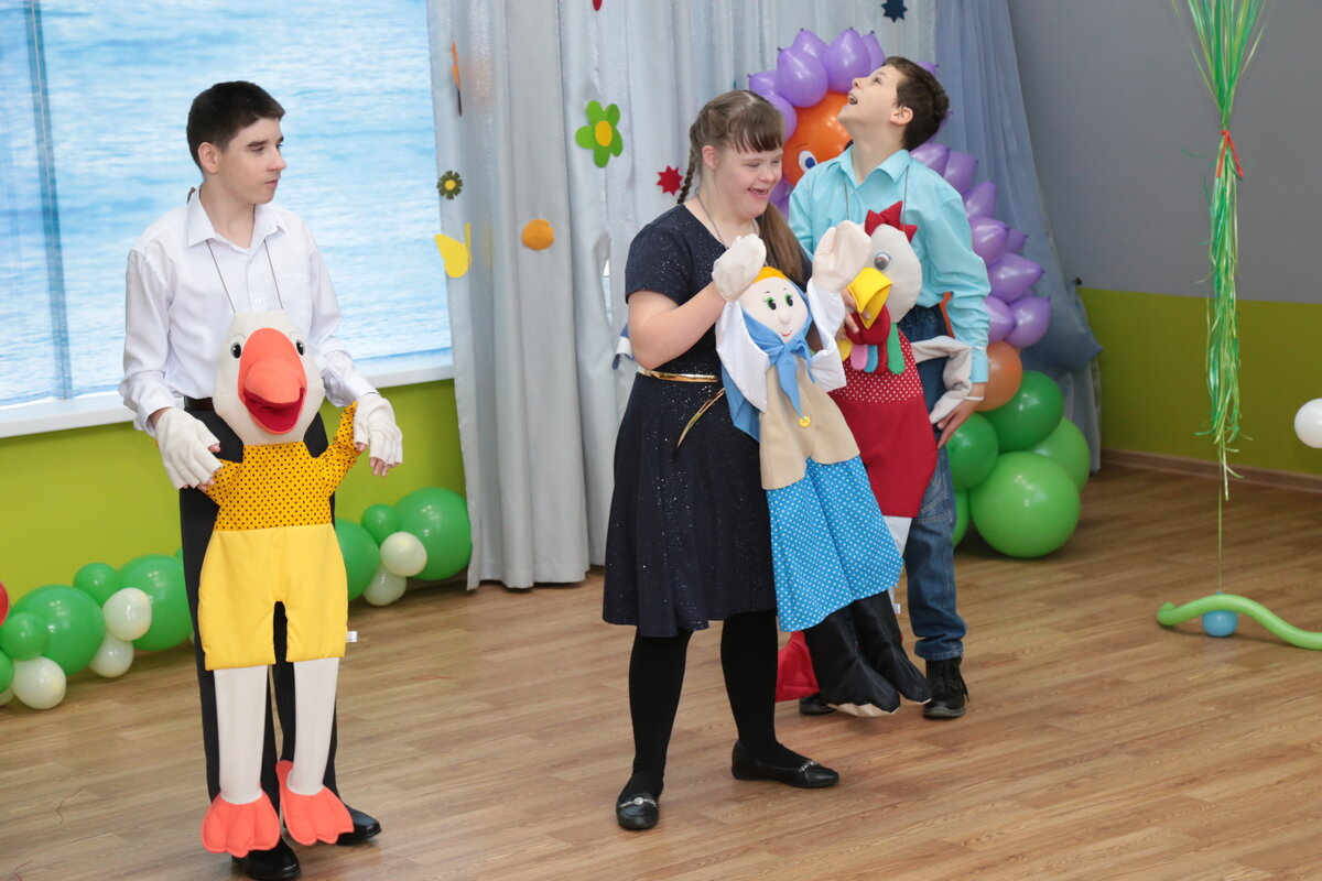     В Санкт-Петербургском государственном бюджетном стационарном учреждении социального обслуживания «Дом-интернат для детей с отклонениями в умственном развитии №3» проживает 64 воспитанника, имеют-2