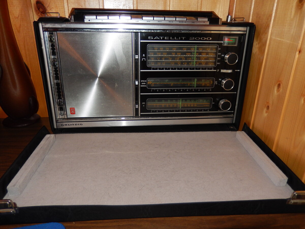 GRUNDIG SATELLIT 2000 1972 года выпуска