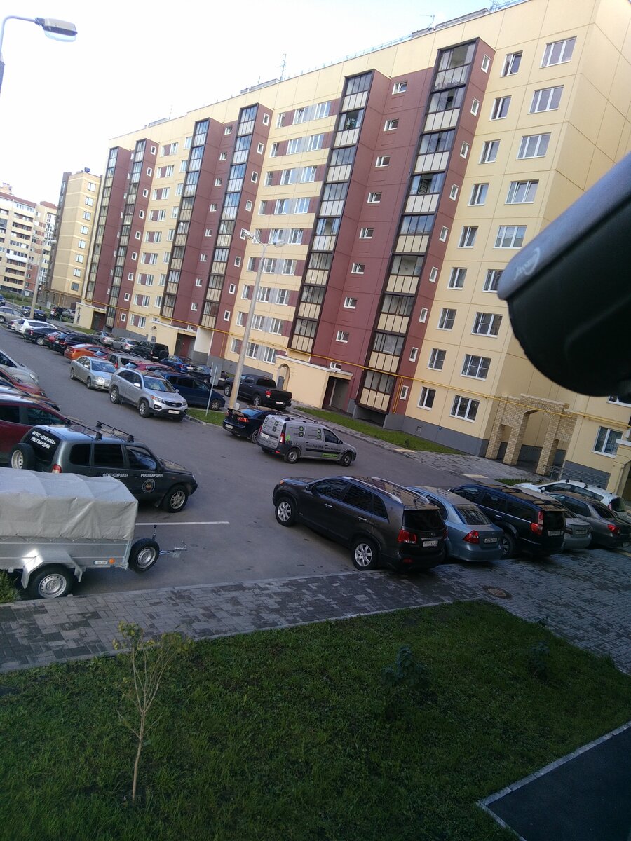 г. Псков ул.Балтийская 1Б Одна из видеокамер, направленная на парковку.