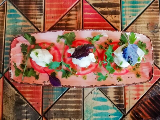 Вкуснейшая холодная закуска — надуги со спелыми томатами