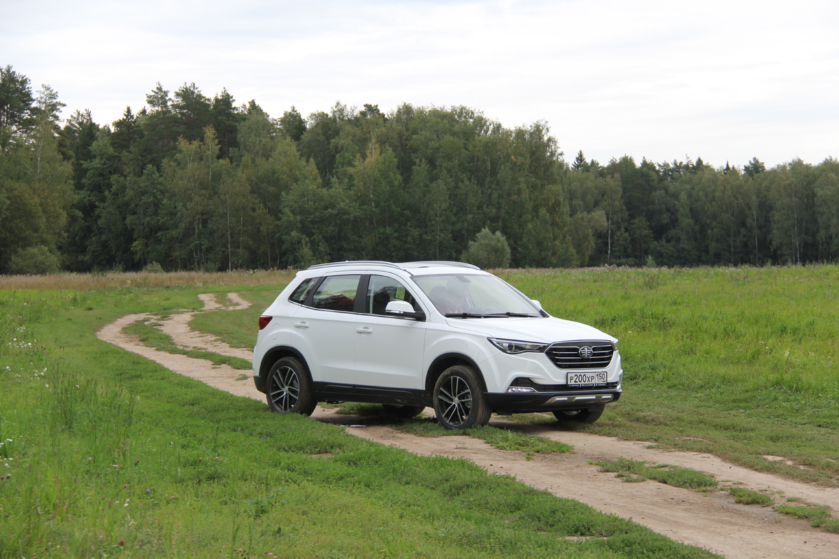 По ширине X40 — как Hyundai Creta. По длине, высоте и колесной базе — на пару сантиметров больше.