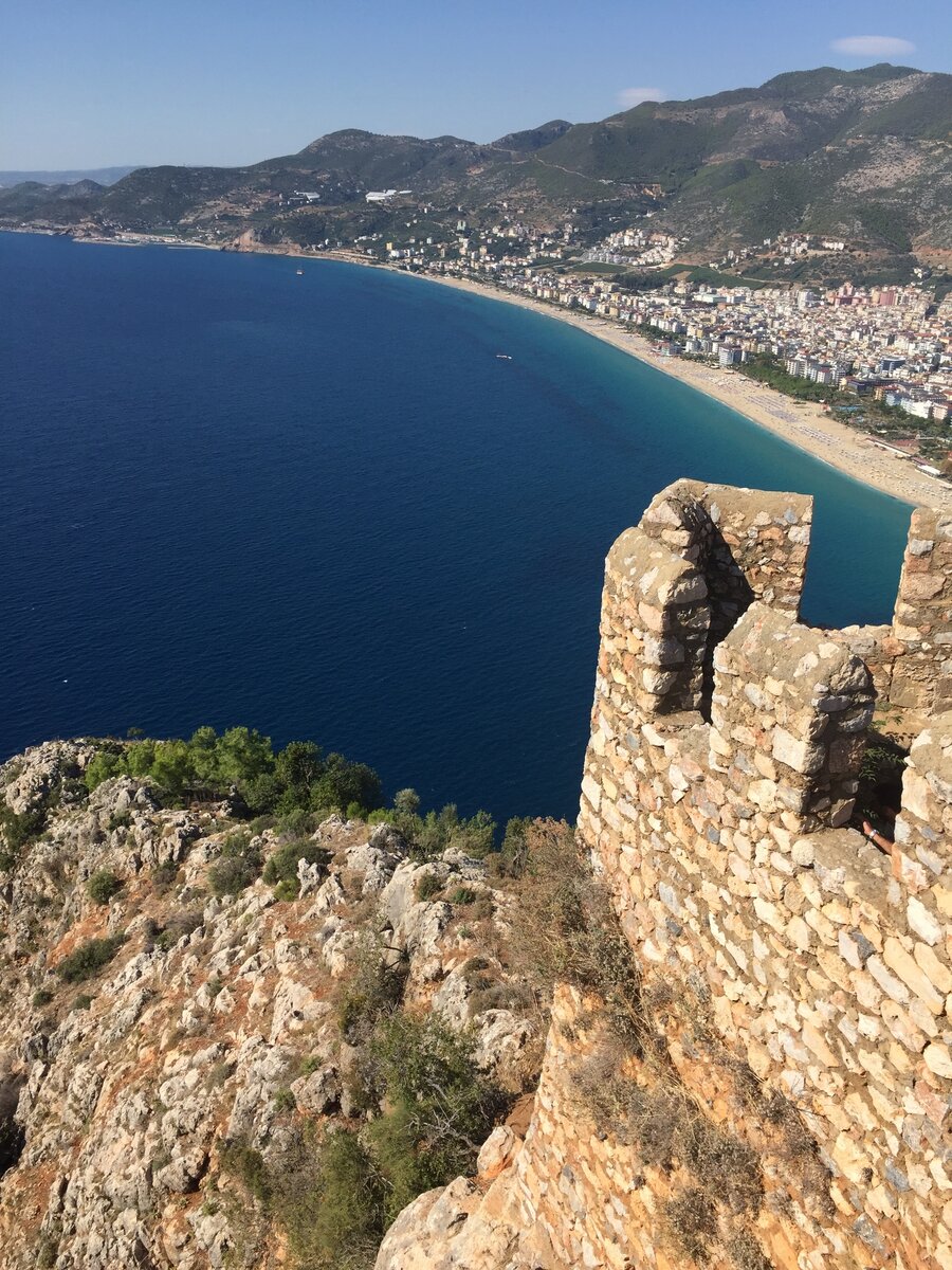 Вид на пляж Клеопатры с красной крепости