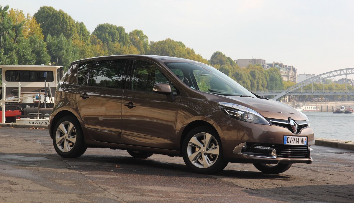 Renault Scenic. Фотография с сервиса Яндекс Картинки 